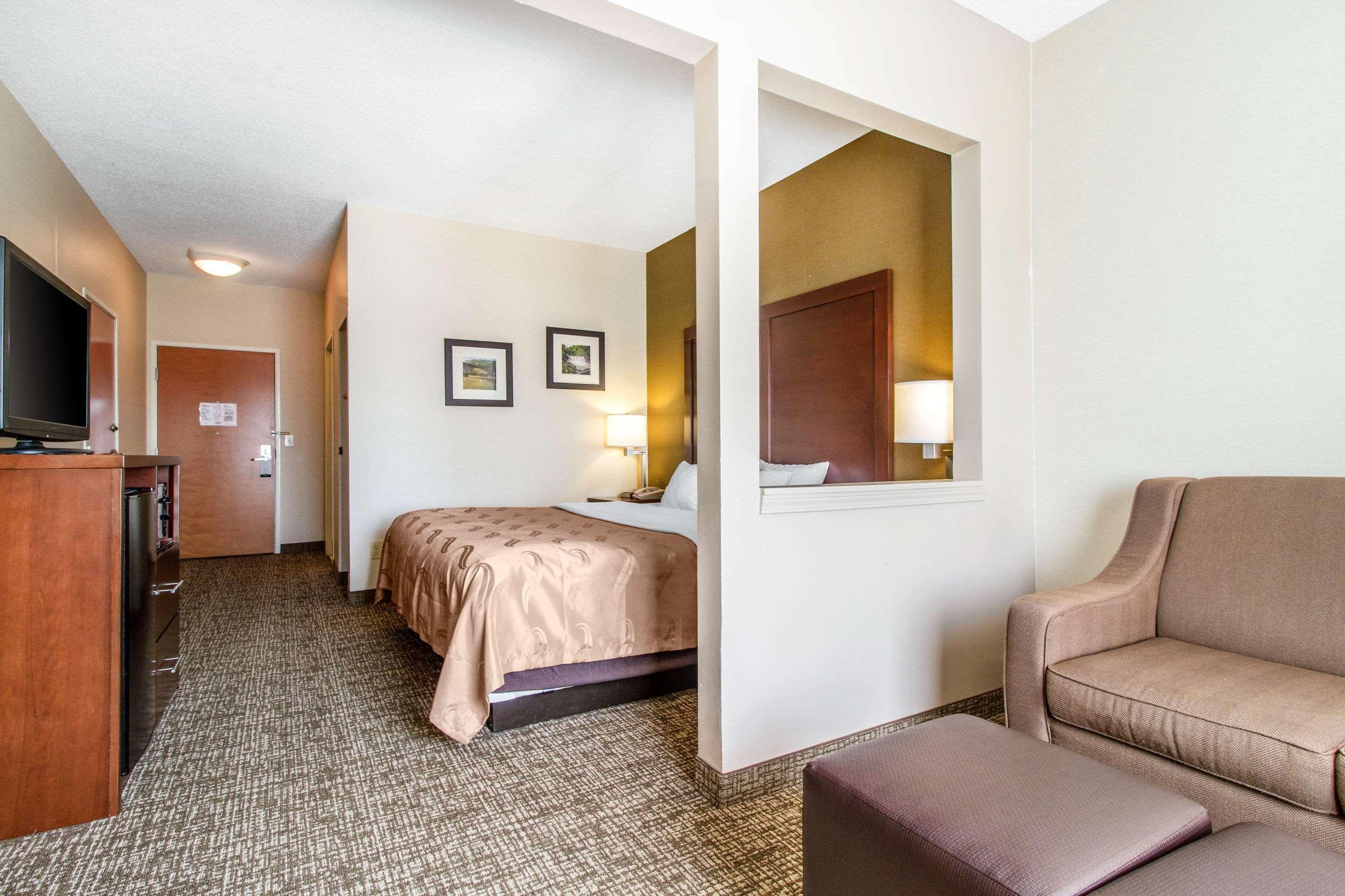 Quality Suites Корбин Екстериор снимка