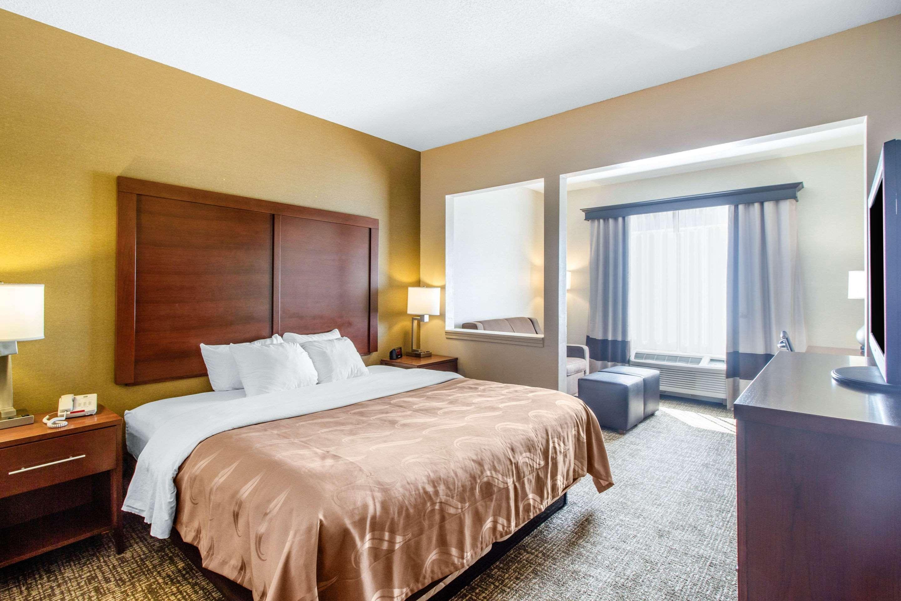 Quality Suites Корбин Екстериор снимка