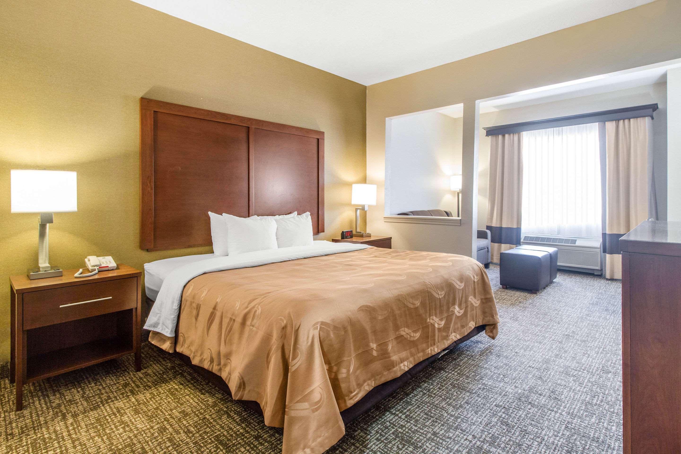 Quality Suites Корбин Екстериор снимка