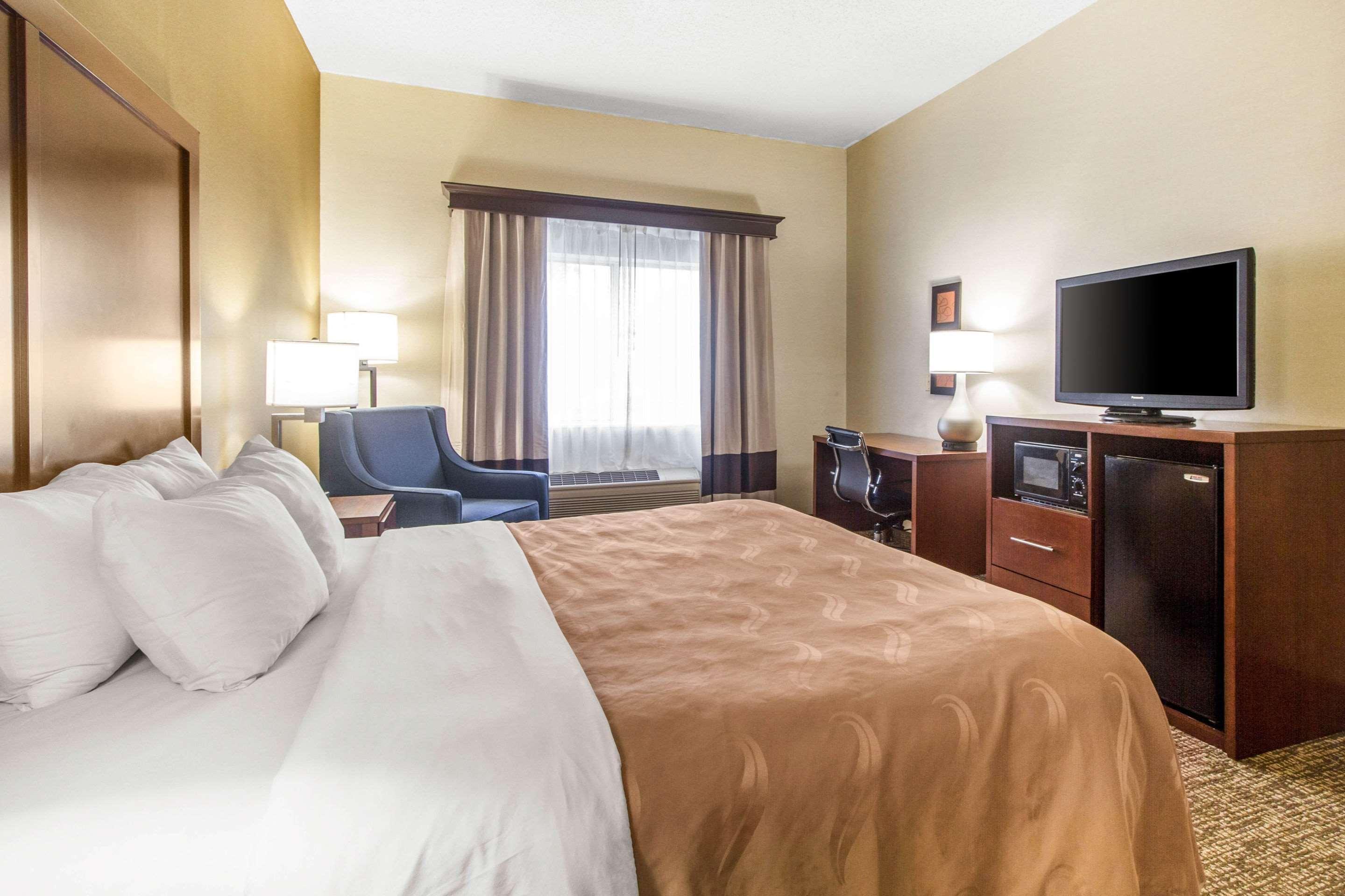Quality Suites Корбин Екстериор снимка
