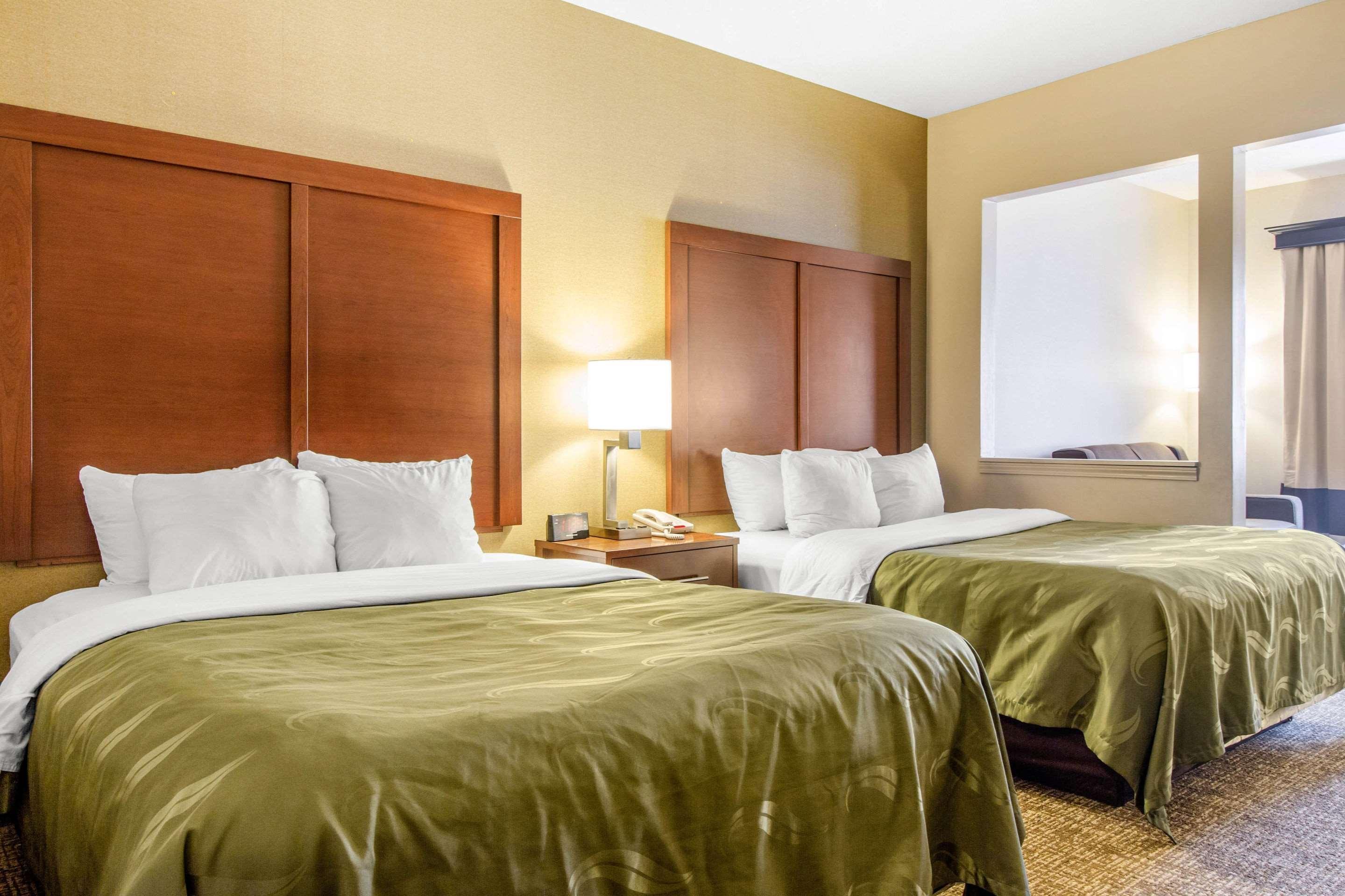 Quality Suites Корбин Екстериор снимка