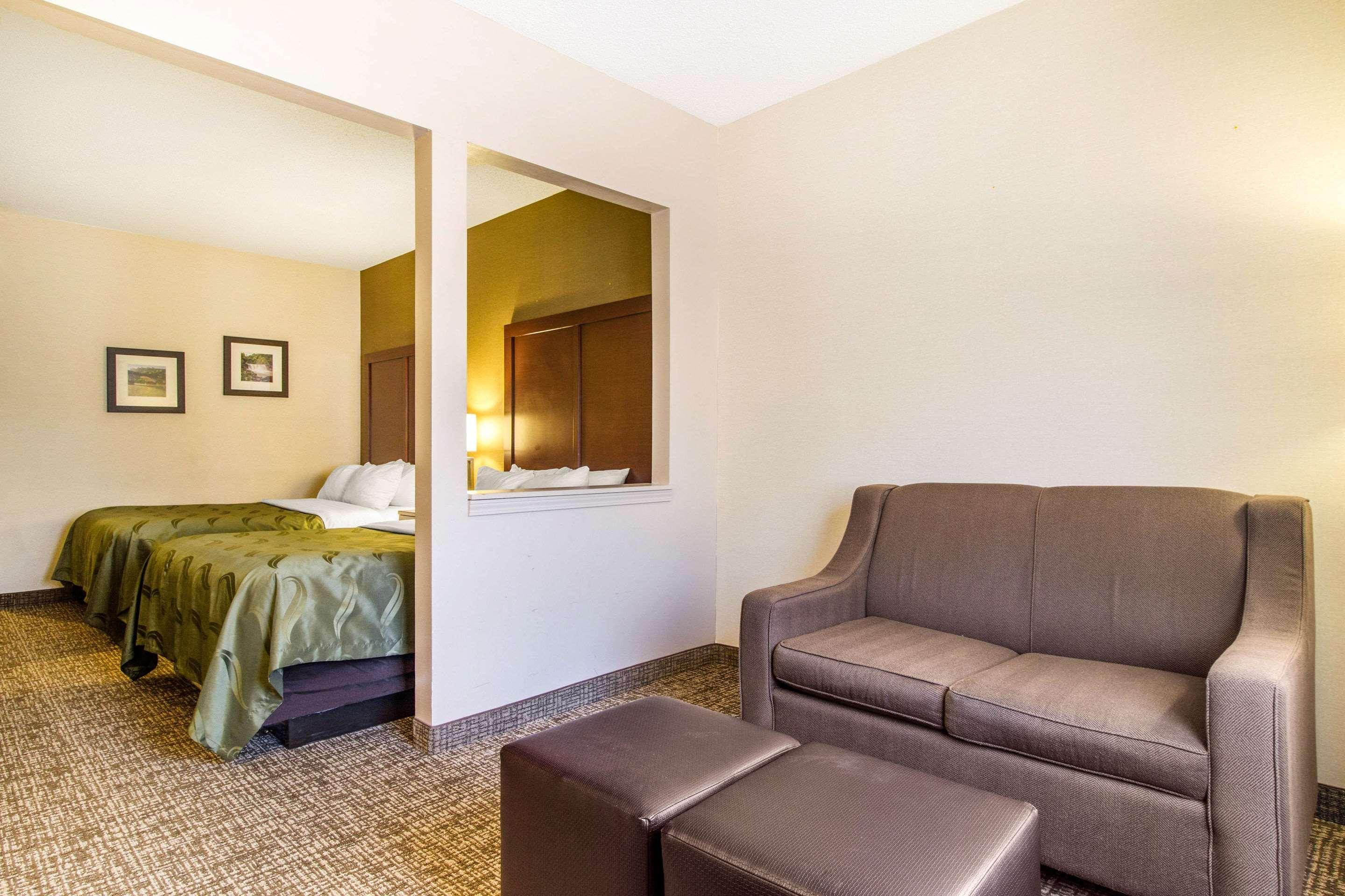 Quality Suites Корбин Екстериор снимка