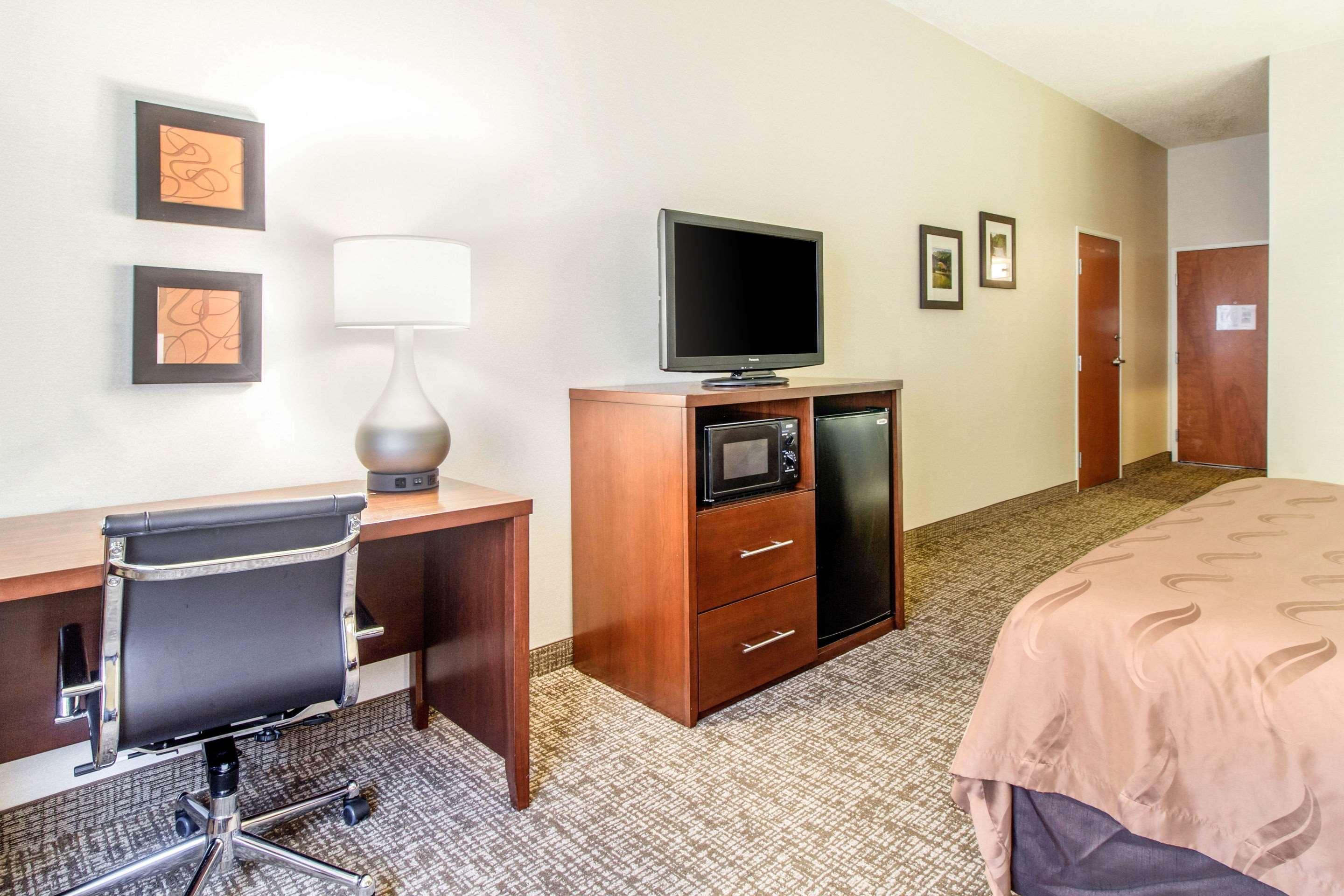 Quality Suites Корбин Екстериор снимка