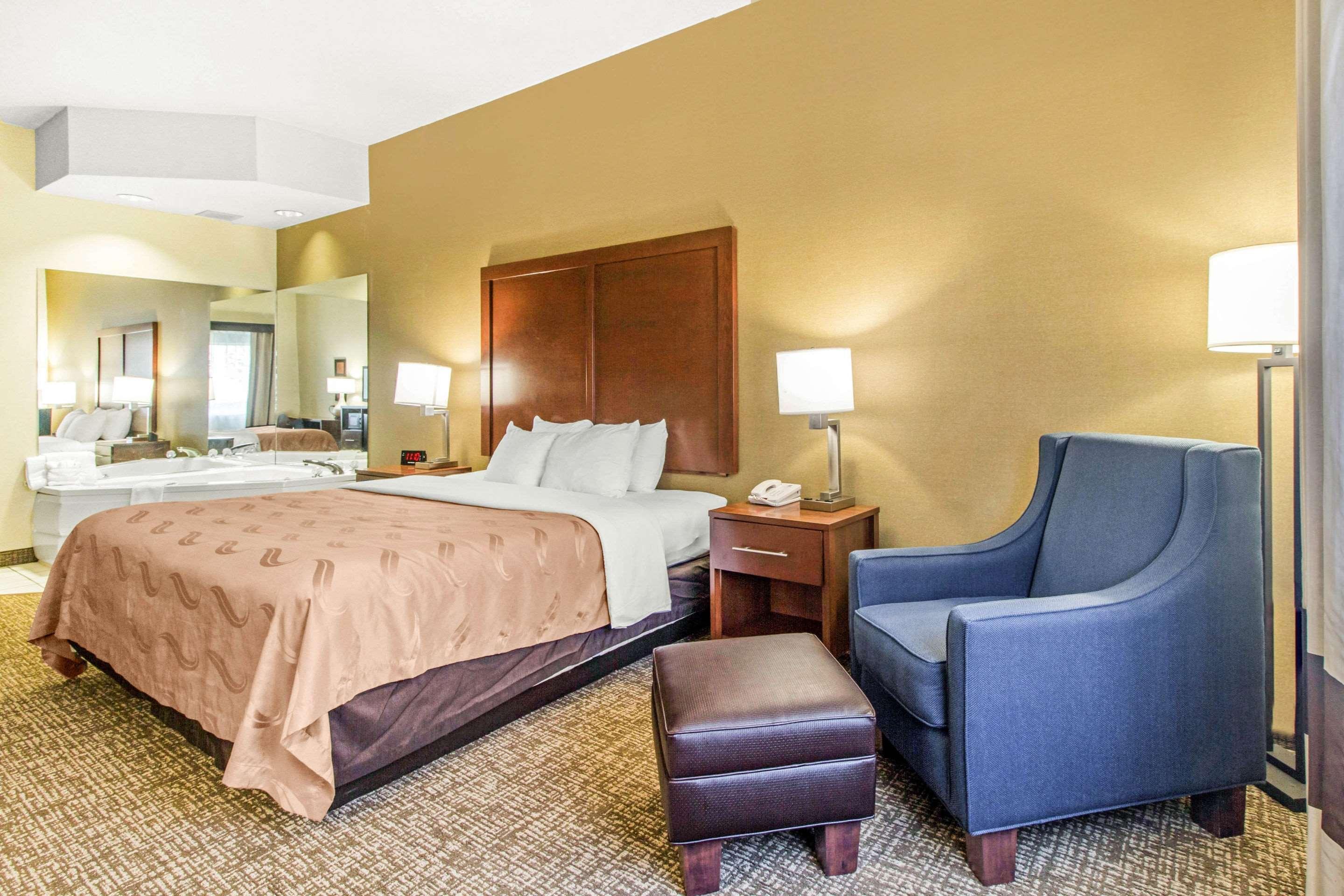 Quality Suites Корбин Екстериор снимка