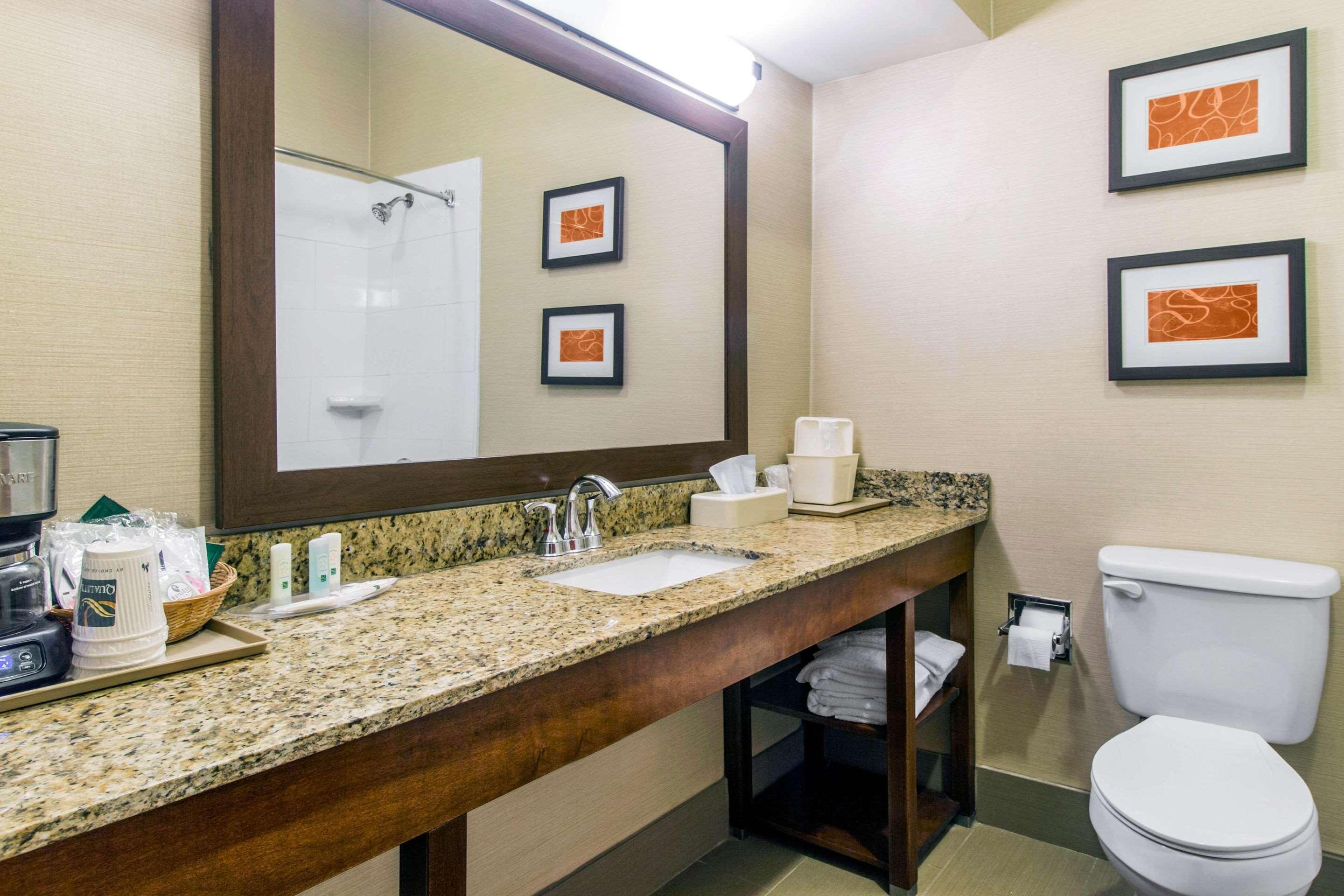 Quality Suites Корбин Екстериор снимка