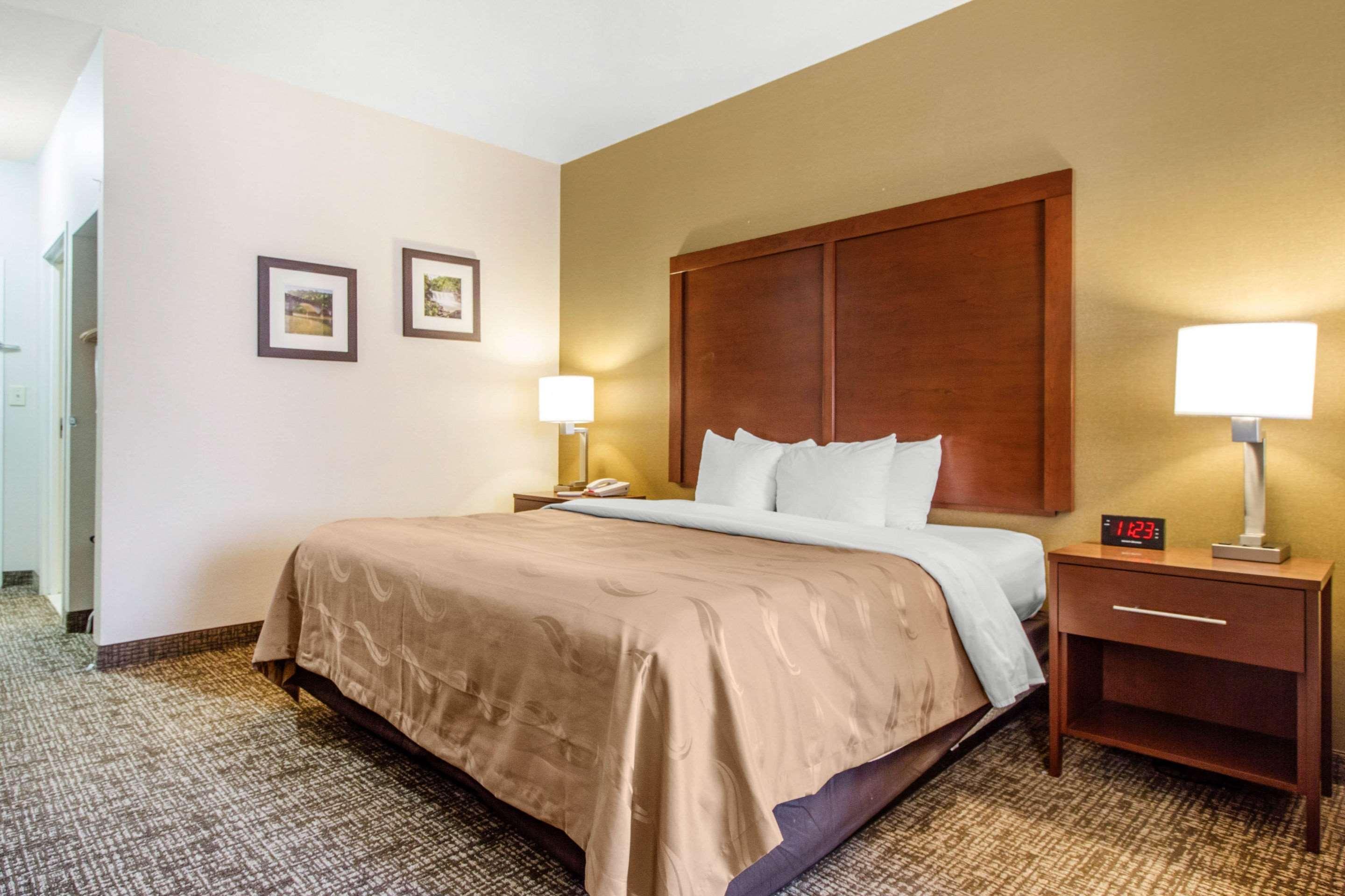 Quality Suites Корбин Екстериор снимка
